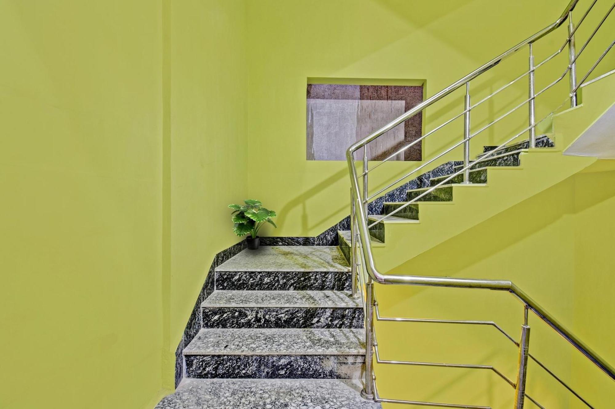 Hotel O Lotus Inn Danapur Екстериор снимка